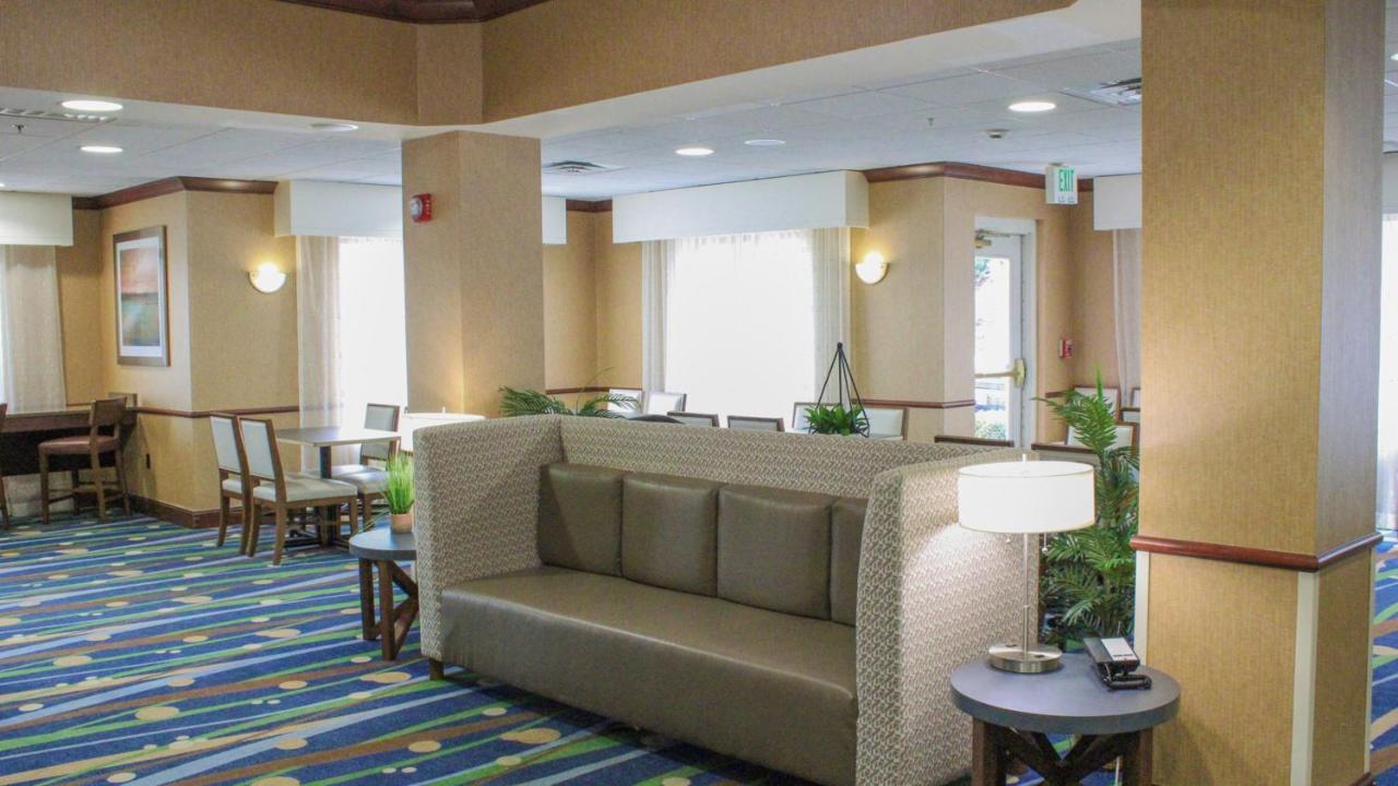 Holiday Inn Express Hotel & Suites Manchester - Airport By Ihg Exteriör bild