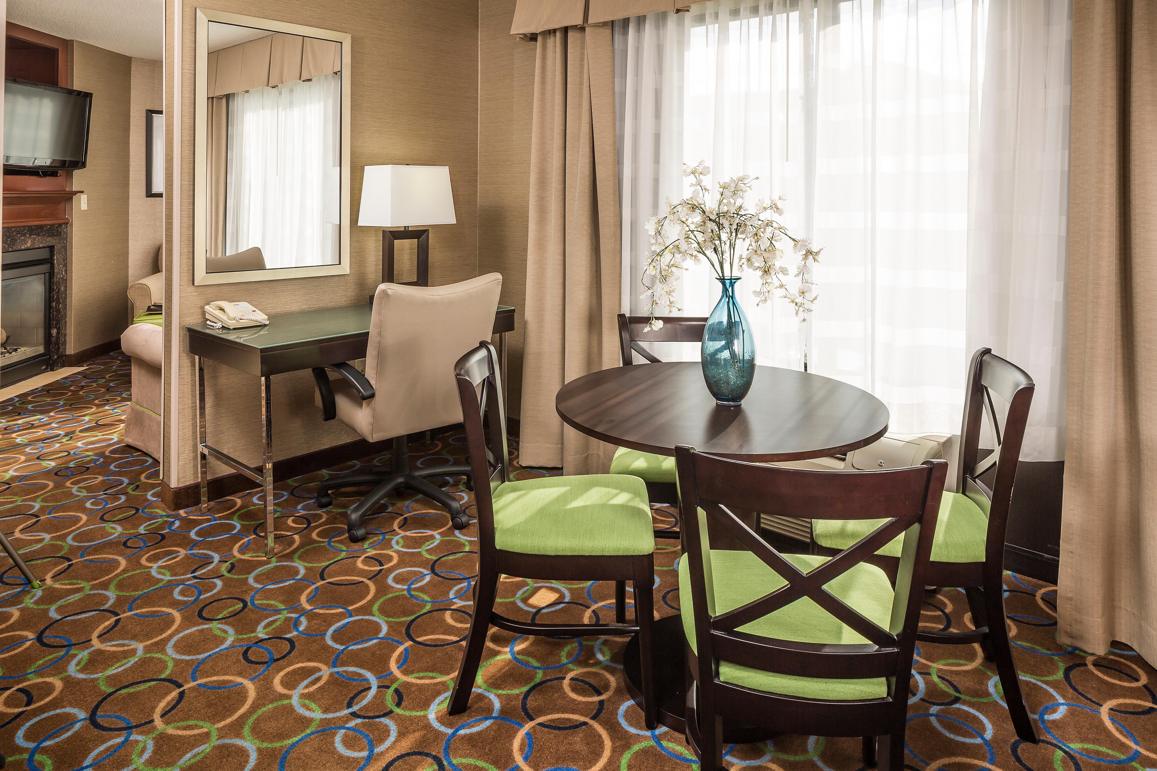 Holiday Inn Express Hotel & Suites Manchester - Airport By Ihg Exteriör bild