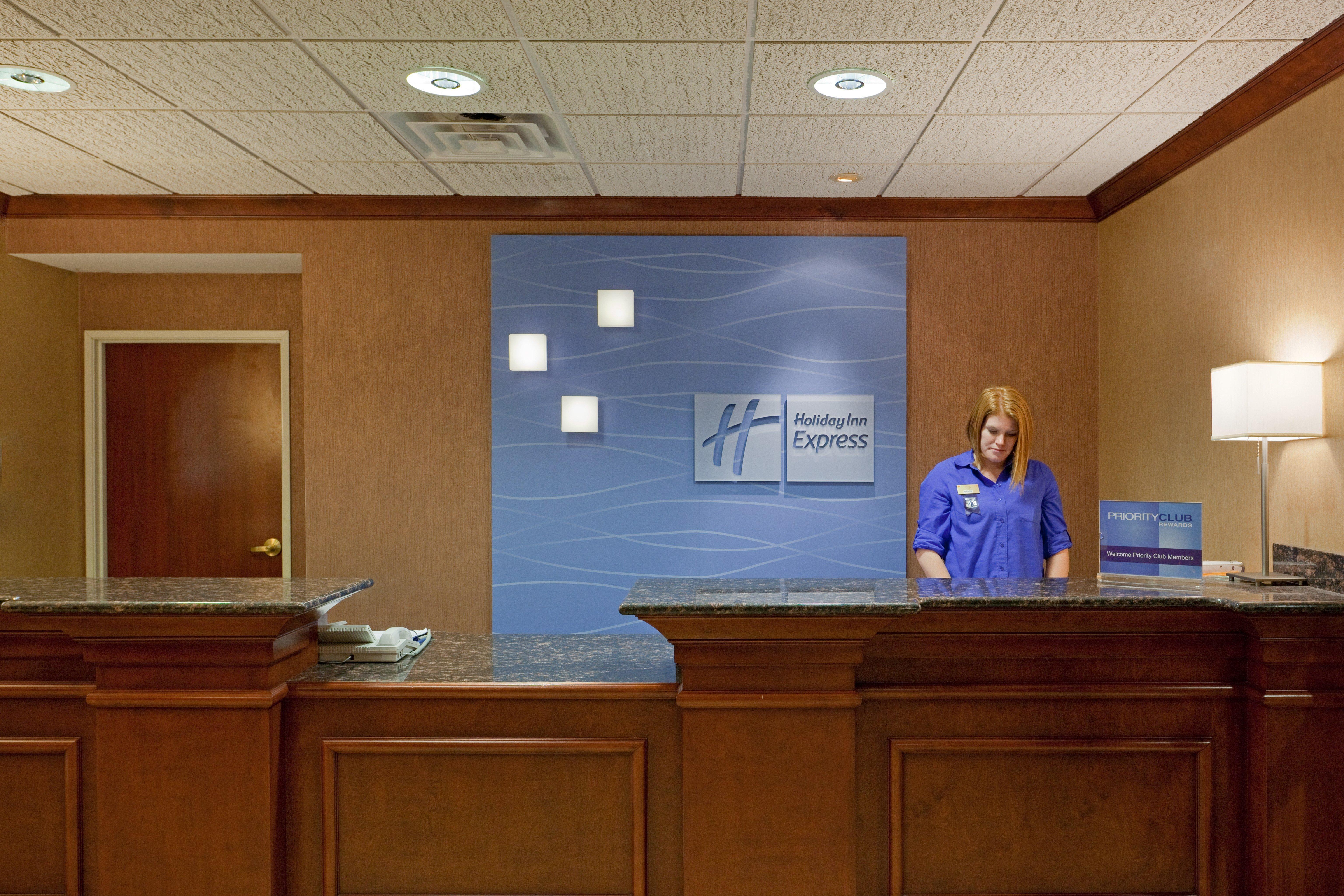 Holiday Inn Express Hotel & Suites Manchester - Airport By Ihg Exteriör bild