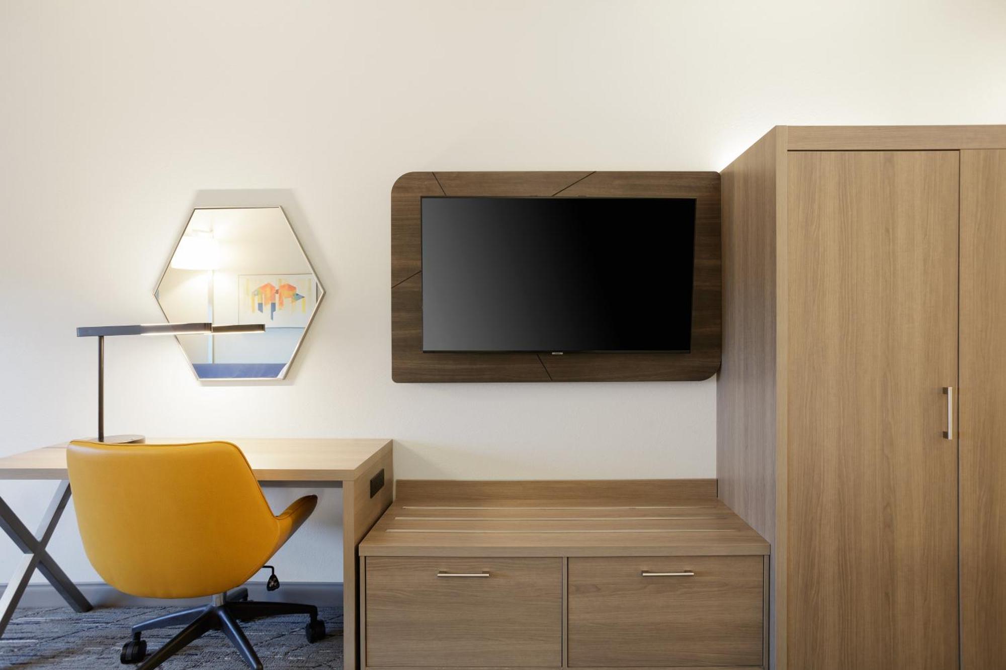 Holiday Inn Express Hotel & Suites Manchester - Airport By Ihg Exteriör bild