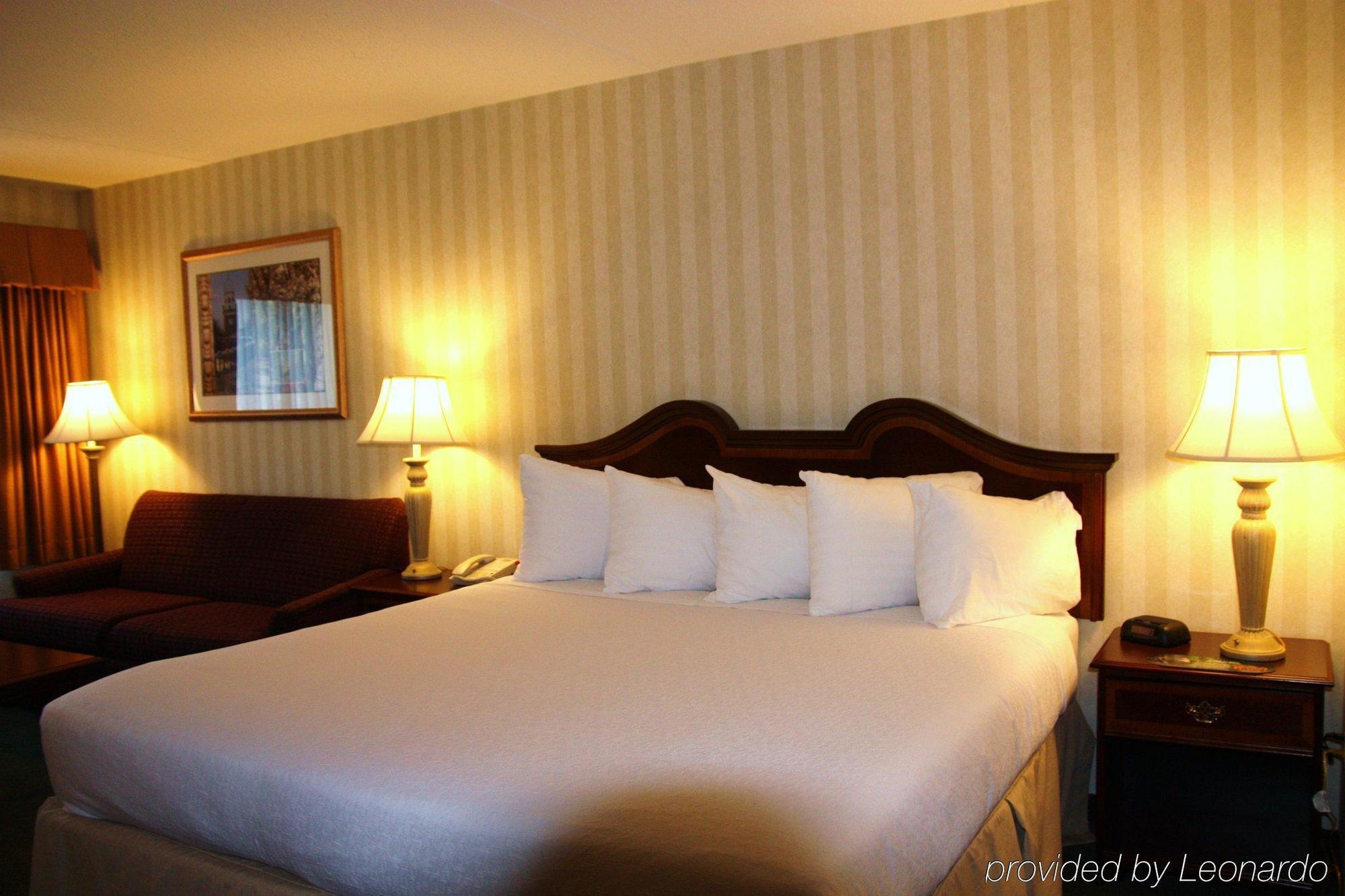 Holiday Inn Express Hotel & Suites Manchester - Airport By Ihg Exteriör bild